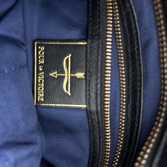 Pour la Victoire Beautiful leather Clutch - Picture 2 of 6